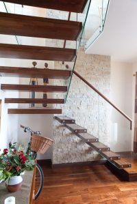 Floating wooden tread - clear glass stair baluster - wooden staircase handle