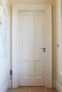 Internal four panel door with architrave and liners - Internal Four Panel Door | 44mm | Bolection Mould | McNally Cream | Satin Chrome Handles | Two Part Architrave | Liners | Skirting