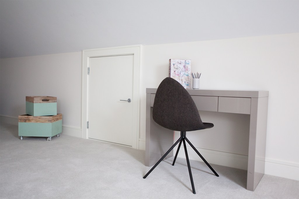 Miniature attic flush door - Beech | White | 54mm Thick | Stainless Steel Ball Bearing Hinges | Architrave