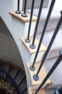 Balustrade connecting to wooden tread - wooden tread with carpet