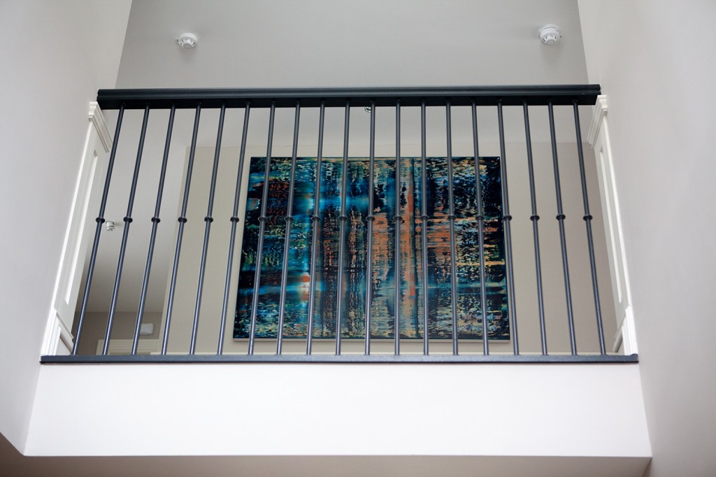 Black iron balustrade - white frame - black iron handrail