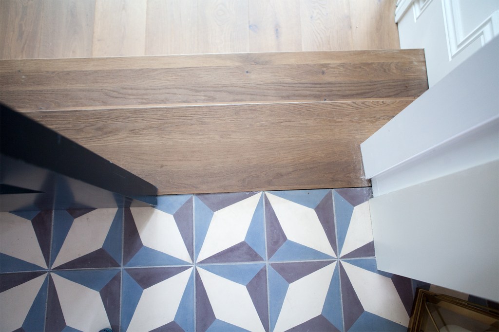 Hidden rail of sliding door - tile floor meets wood floor - fitted door - open sliding door