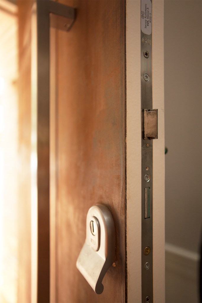 Door latch - mortise plate - key cylinder